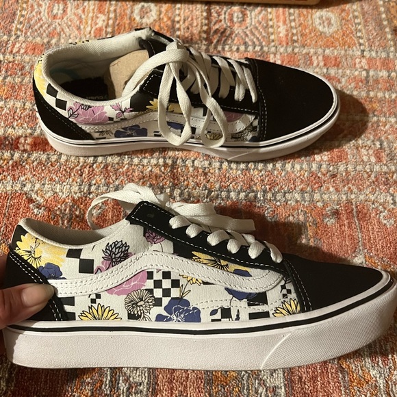 Vans - Retro with flowers - like New - Picture 1 of 5